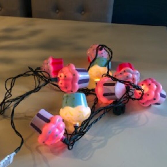 CUPCAKE LIGHT SET, 10 LIGHTS - Picture 1 of 7